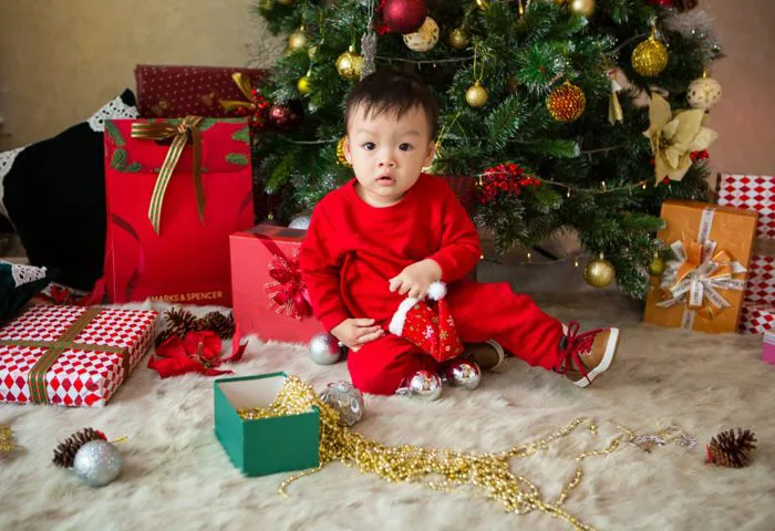 Dương Cẩm Lynh và con trai 2 tuổi chụp ảnh Giáng sinh