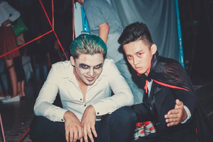 Đăng ảnh Halloween dọa người xem nhưng điều được chú ý là trường có quá  nhiều trai xinh gái đẹp