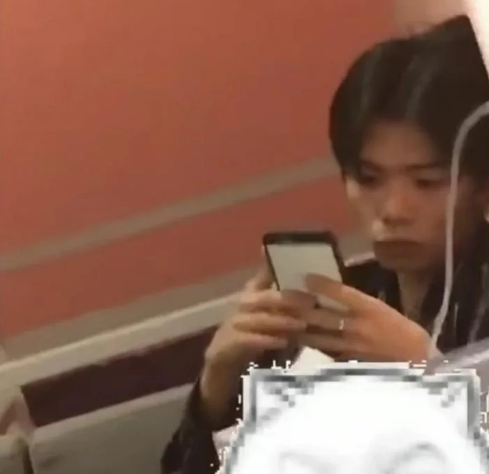 Hot boy khẩu trang