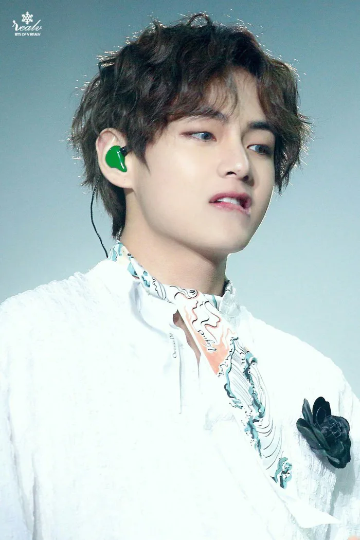 10 nam idol mặt đẹp đến mức được gọi là tượng tạc sống: Quá nhiều trai đẹp  SM, nhưng mỹ nam BTS ấn tượng nhất