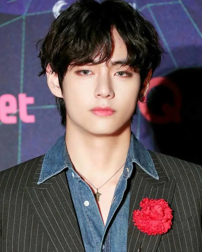 V BTS được chọn là người đàn ông đẹp trai nhất thế giới 2025