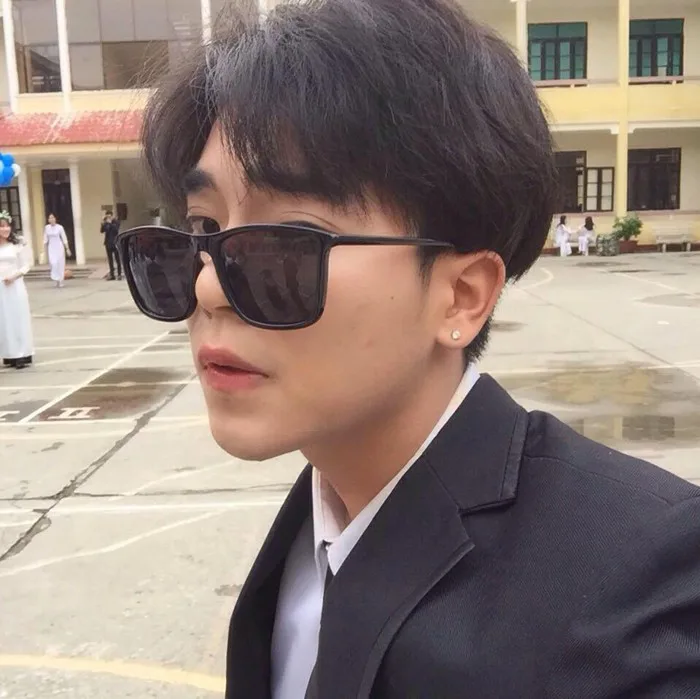 Hot boy ảnh kỷ yếu: Học trường chuyên, là thành viên của nhóm bạn thân 
