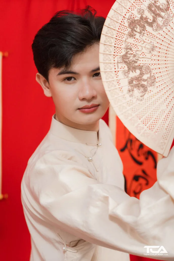 Cho thuê trang phục chụp ảnh áo dài nam ngày tết đẹp hot nhất năm 2024 - Áo  dài ngũ thân nam cổ phục Việt màu kem
