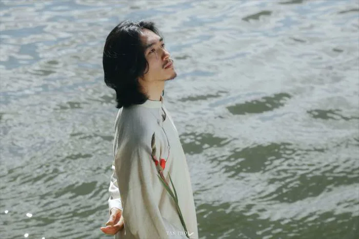 Chụp hình đơn nam mặc áo dài Tết tại Đà Lạt | Ao Dai for men in Vietnam |  Ảnh tân, Tận, Hạnh