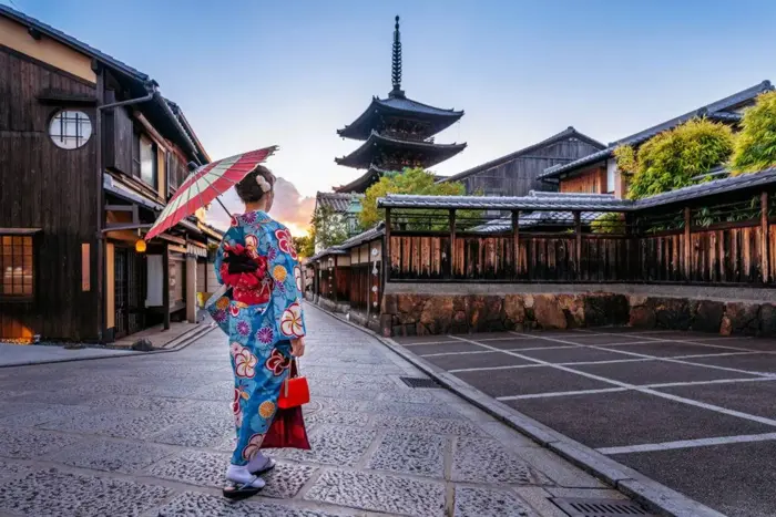 Du Lịch Nhật Bản: 7 Trải Nghiệm Mặc Kimono Và Săn Ảnh Với Geisha Ở Phố Cổ  Gion - Công ty Du Lịch Triều Hảo