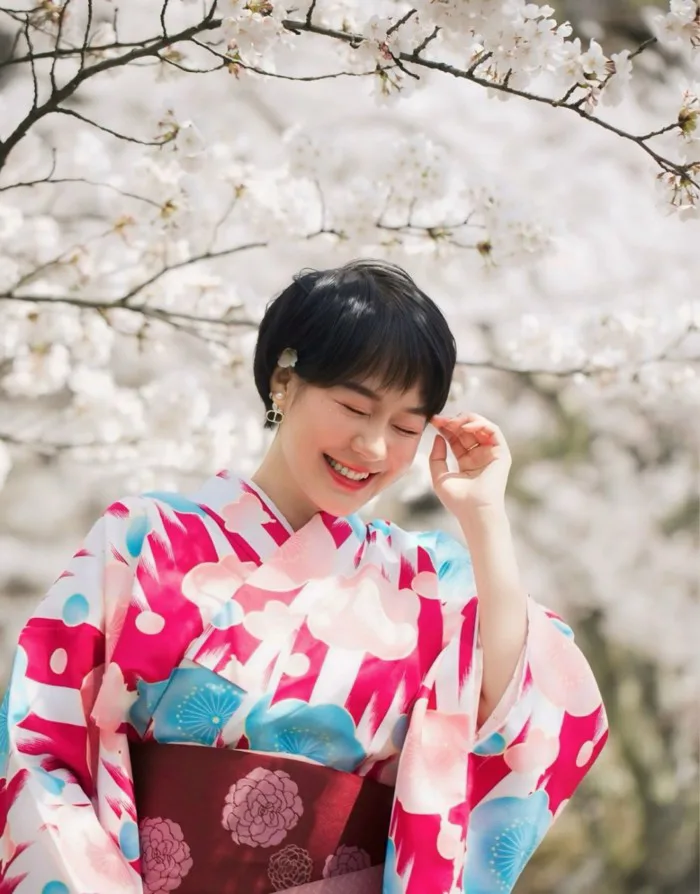 Khách Việt trải nghiệm mặc kimono ngắm hoa anh đào ở Nhật Bản - Báo Người  Lao Động