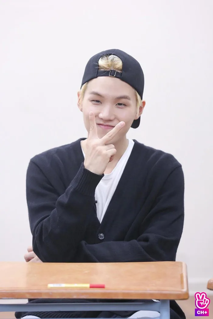 Đã đẹp trai ngời ngời, 5 nam idol này còn khiến fan ngất ngây với hình ảnh  cool ngầu khi đội mũ ngược