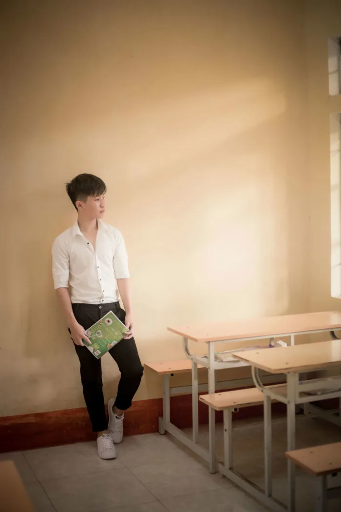 Bộ ảnh cover “Em trai mưa” của chàng trai đồng giới gây bão mạng