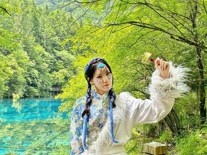 Giải mã cảnh đẹp siêu thực của Cửu Trại Câu