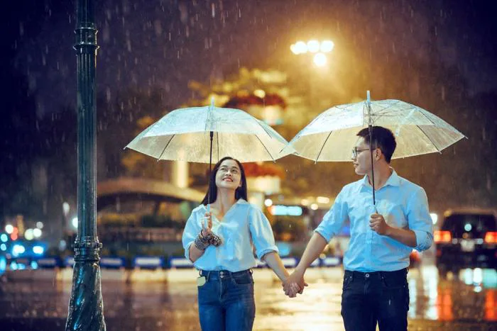 Ngắm Hà Nội lãng mạn trong mưa qua bộ ảnh của cặp đôi trẻ | Báo Dân trí