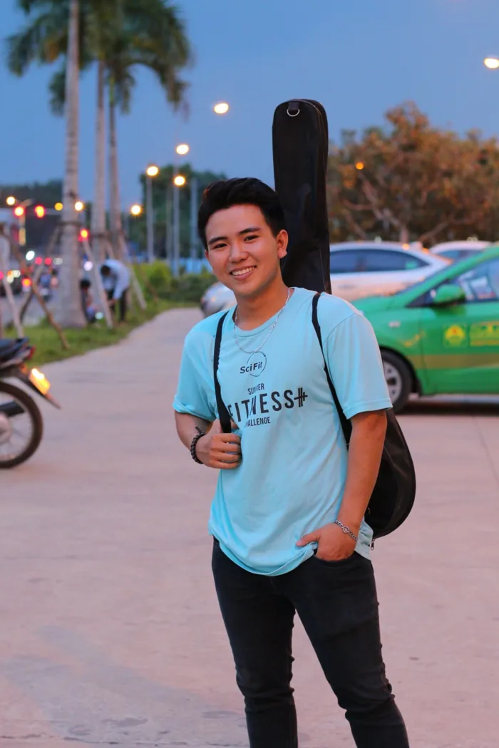 Chàng trai có nụ cười tỏa nắng 