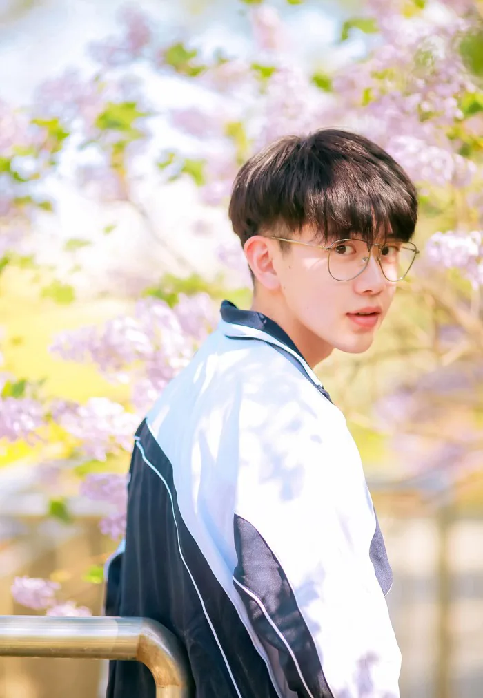 Phí Khải Minh - Hot boy Trung Quốc đẹp trai với nụ cười 