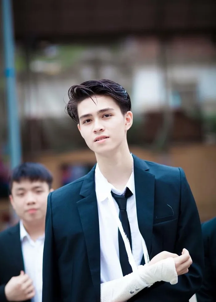 Tìm đâu xa, đây chính là soái ca kỷ yếu trong truyền thuyết: Cao 1m86 lại còn đẹp trai như con lai!