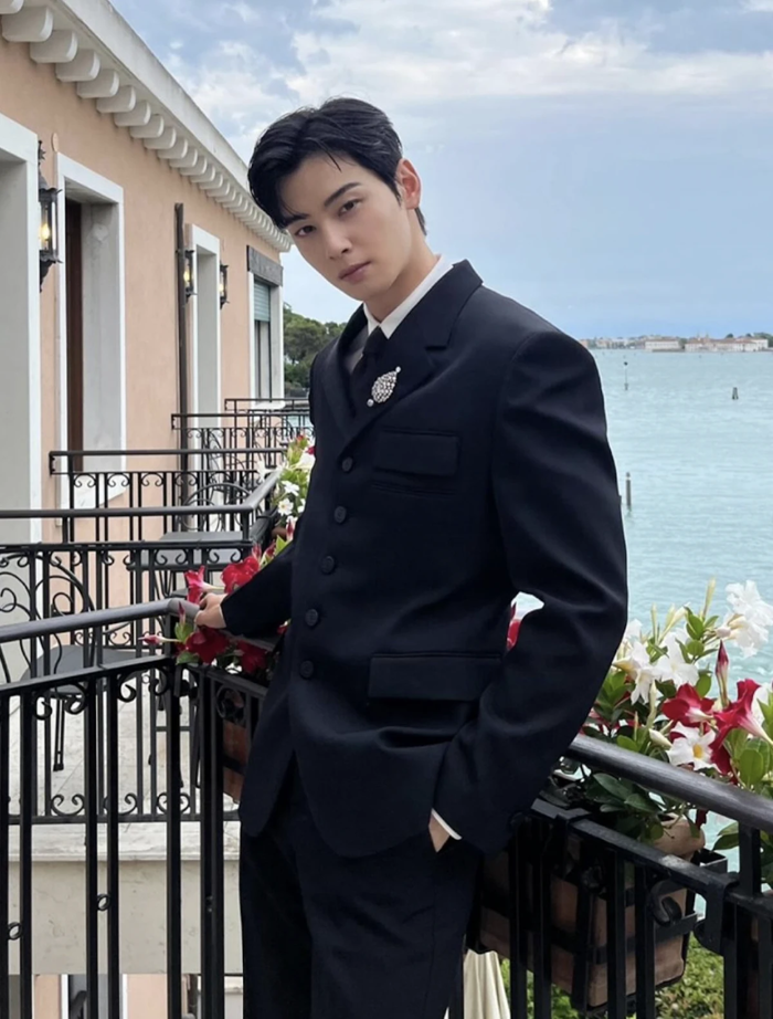 Mỹ nam Cha Eun Woo lại gây sốt với vẻ điển trai vô thực