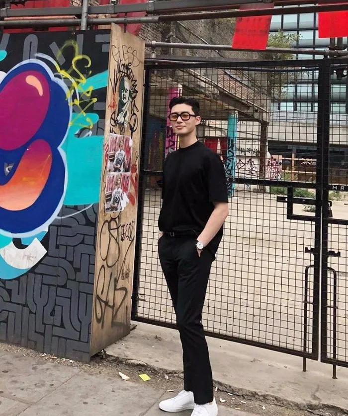 Vẫn biết “Tổng tài” Park Seo Joon đẹp trai nhưng ảnh chụp vội khoe nhan sắc  và body thế này thì đúng là cực phẩm