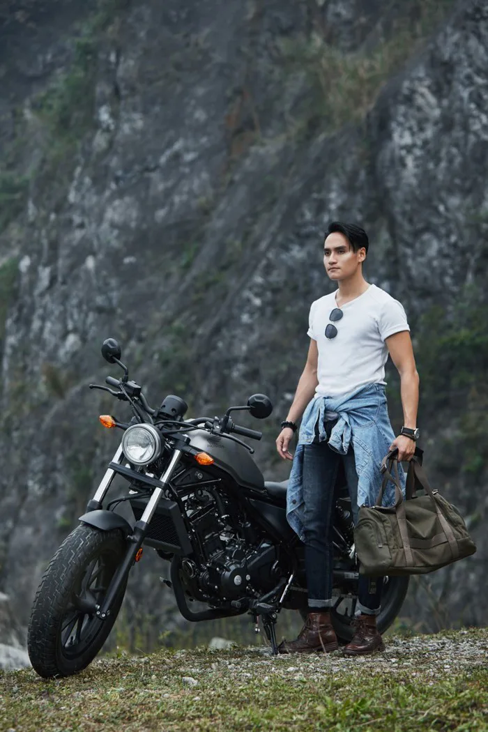 Trai đẹp thêm vẻ phong trần bên Honda Rebel 300 giá 125 triệu đồng