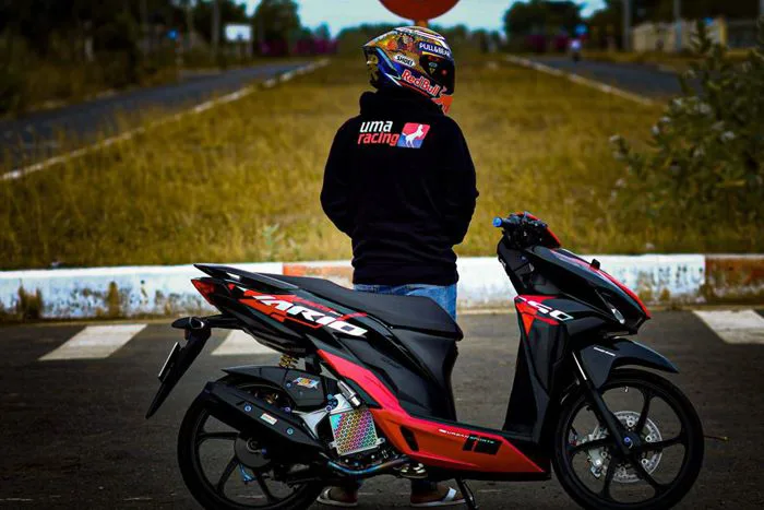 Vario 150 khoe dáng đầy sắc lẹm bên chàng chủ xe điển trai | 2banh.vn