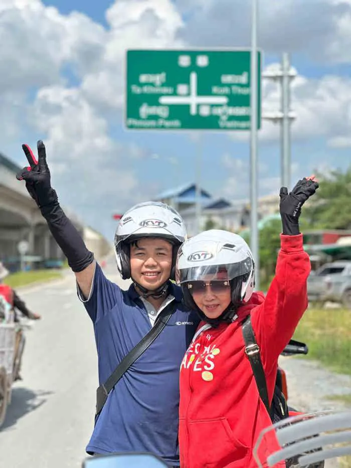 Chuyến phượt xe máy hơn 1.000 km của mẹ và con trai