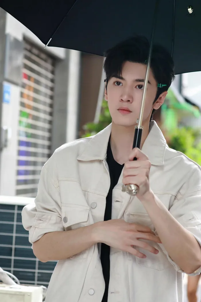 Trần Triết Viễn 7 ngày tăng nửa triệu fan nhờ vai diễn tranh cãi
