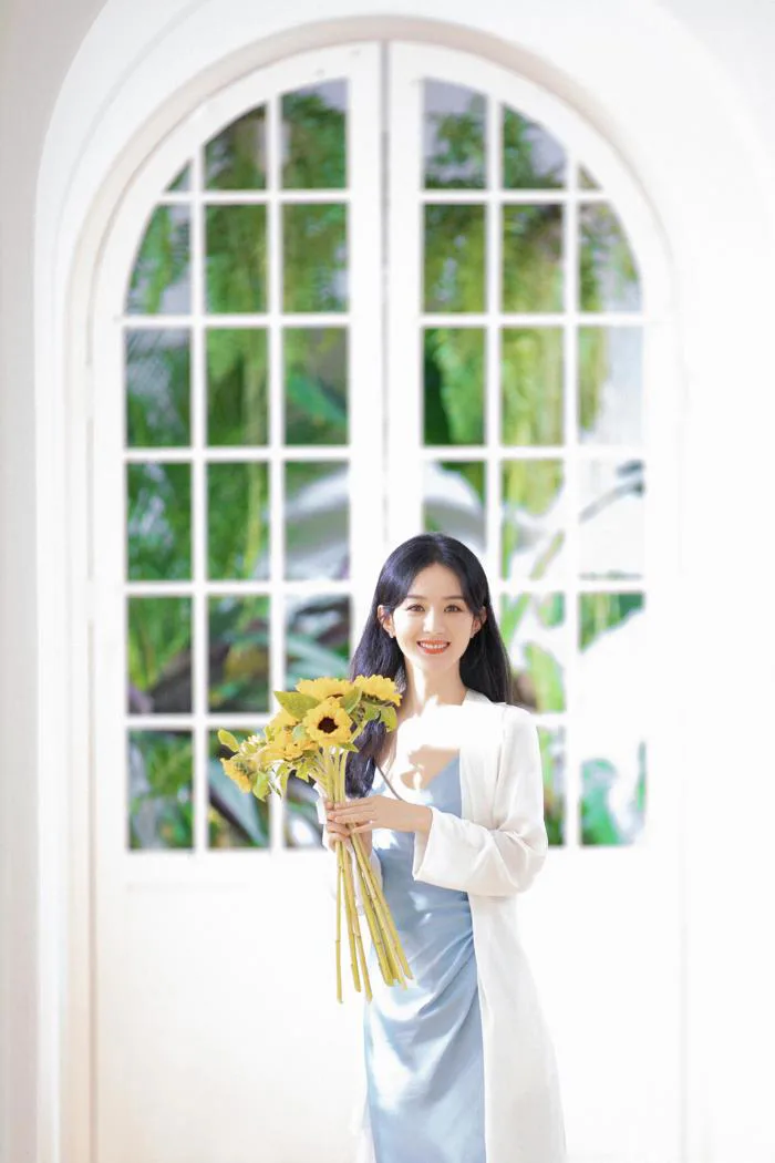 Triệu Lệ Dĩnh rạng rỡ xinh đẹp trong bộ ảnh đầu năm mới