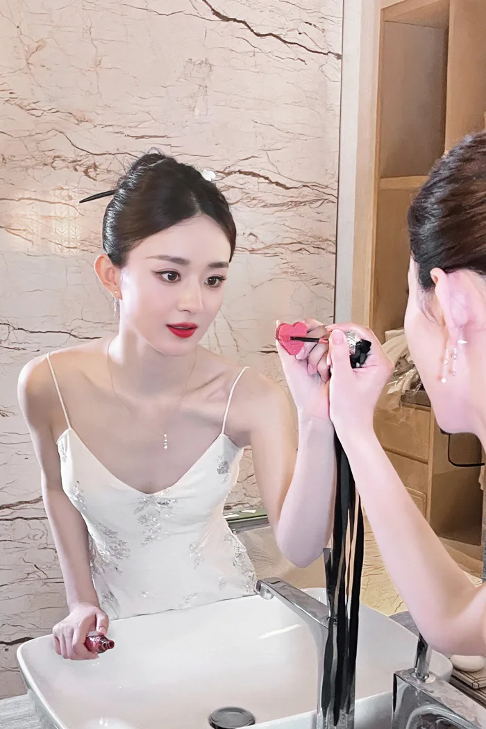 Khó lòng nhận ra Triệu Lệ Dĩnh trong loạt ảnh mới