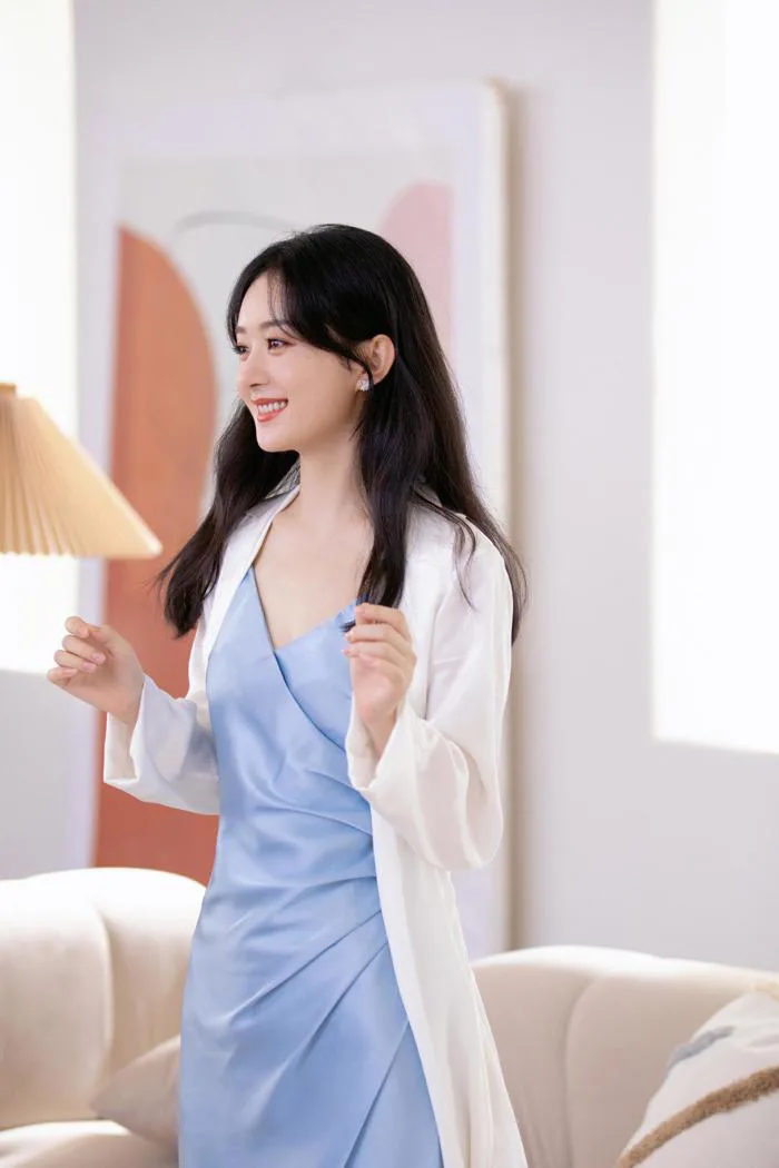 Triệu Lệ Dĩnh rạng rỡ xinh đẹp trong bộ ảnh đầu năm mới