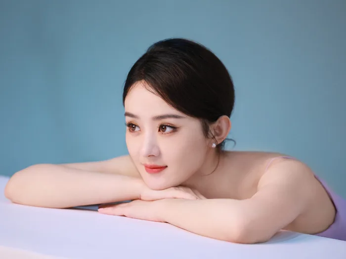 Triệu Lệ Dĩnh gây ấn tượng với nét đẹp dịu dàng