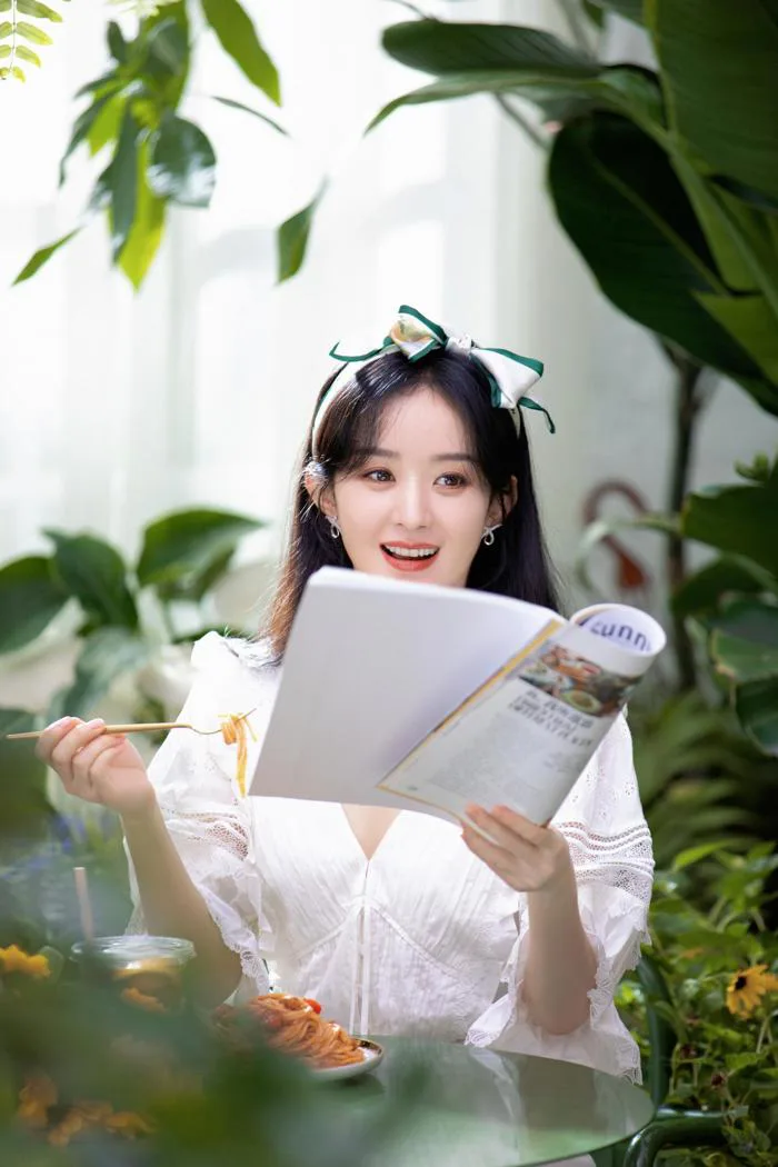 Triệu Lệ Dĩnh rạng rỡ xinh đẹp trong bộ ảnh đầu năm mới