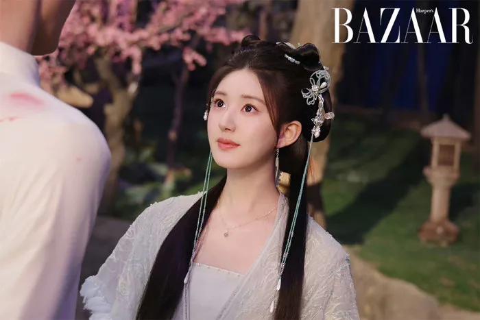 Giải mã lý do tại sao Triệu Lộ Tư xinh nhất khi đóng phim cổ trang |  Harper's Bazaar Việt Nam