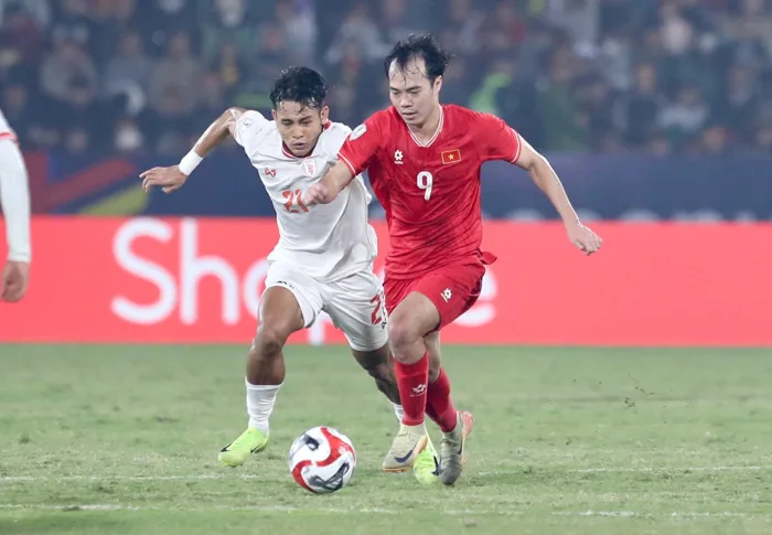 Văn Toàn chấn thương đầu gối, đội tuyển Việt Nam đá bán kết ASEAN Cup tại  Việt Trì