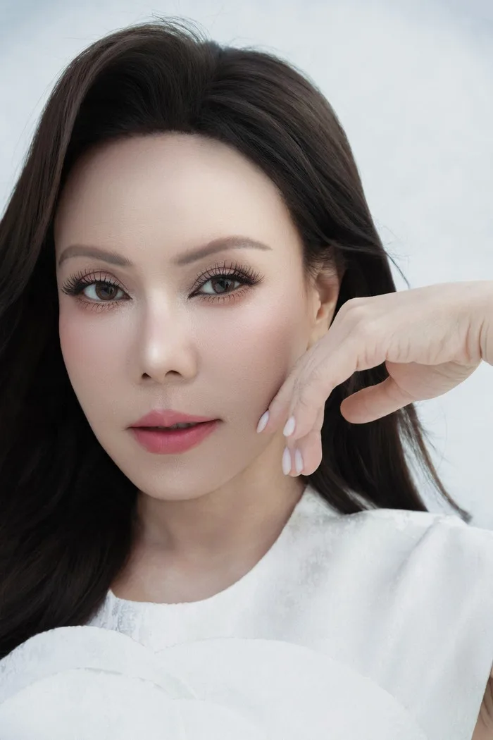 Diễn viên Việt Hương đang ở đâu - Saostar.vn