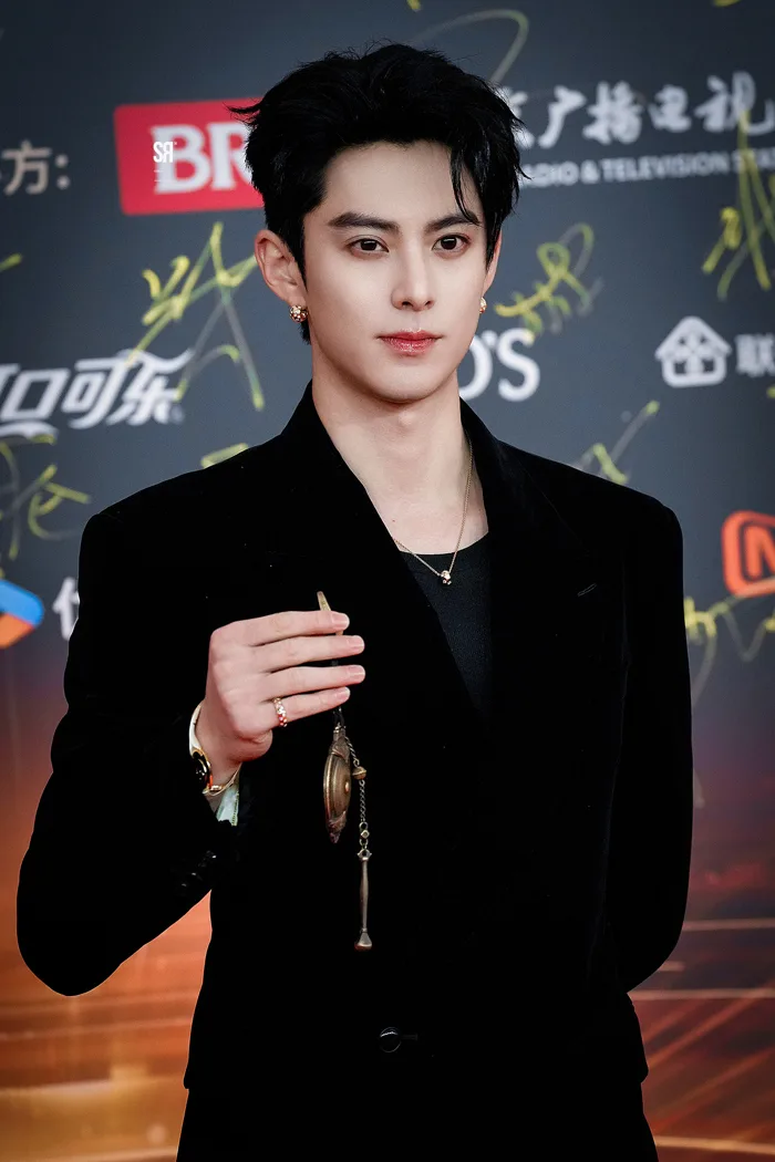 anh-vuong-hac-de-1