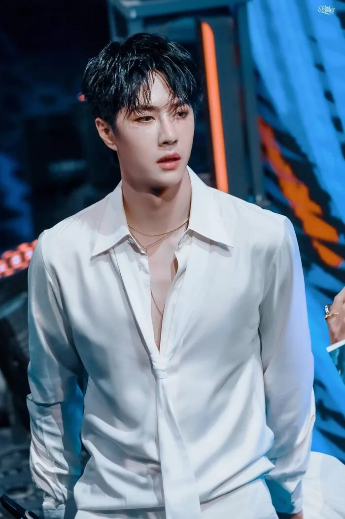 Vương Nhất Bác gặp họa khi bị fan so sánh với Lương Triều Vỹ
