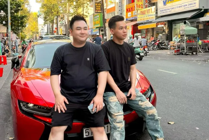 Soi dàn xe của 'tứ hoàng streamer' Việt Nam: Độ Mixi, Xemesis thích xế sang, ViruSs, PewPew chọn VinFast