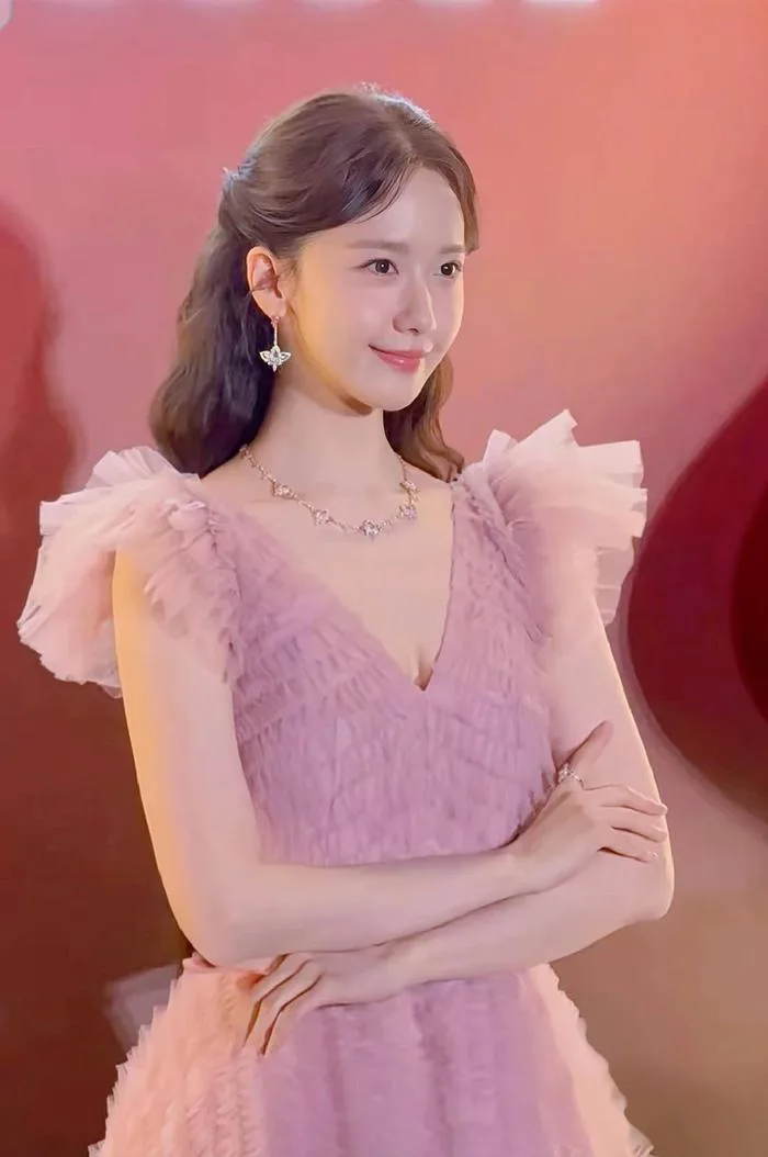 YoonA (SNSD) đọ sắc cùng Lưu Thi Thi tại sự kiện