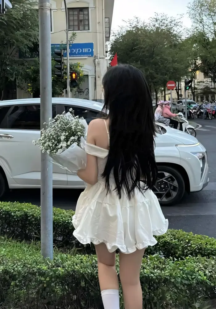 50+ Ảnh Gái Xinh Mặc Váy Trắng (Ngắn) Che Mặt, Sexy Trước Gương