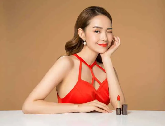 Cho thuê người nổi tiếng quảng cáo sản phẩm, livestream